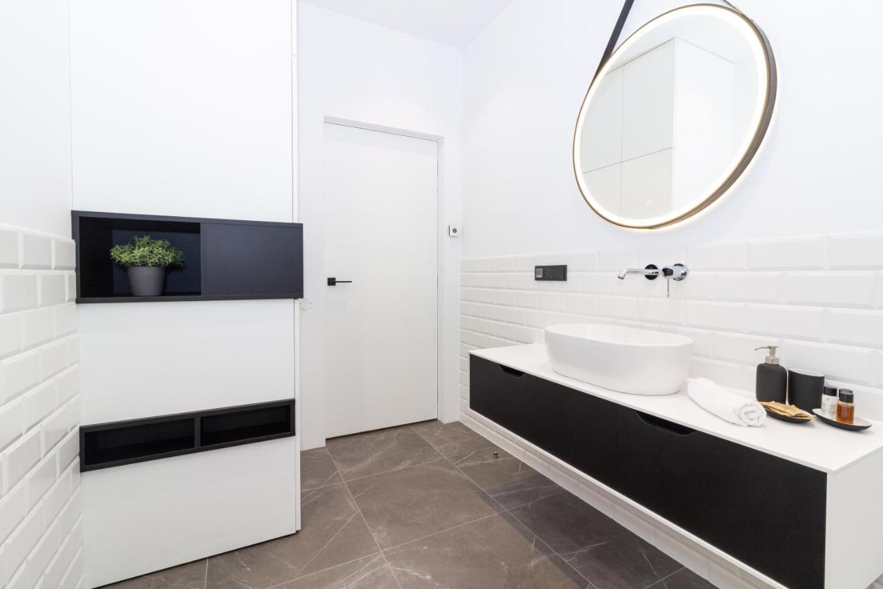 Cohost I Oldtown 60M2 Apt W-Garage Parking, Balcony & Self Check-In VNO Kültér fotó