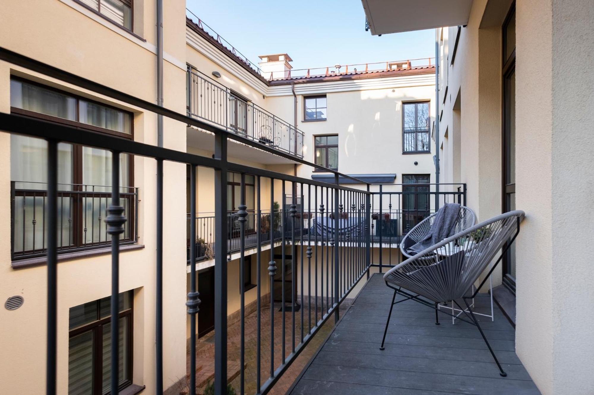 Cohost I Oldtown 60M2 Apt W-Garage Parking, Balcony & Self Check-In VNO Kültér fotó